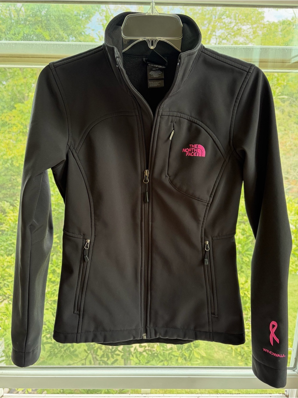 The North Face WindWall Black & Hot Pink Breast Cancer Awareness Softshell Jacke